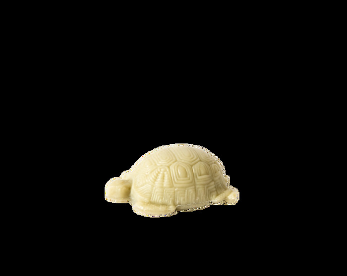 Die Seife °Schildkröte° von Savon Du Midi kommt in lustiger Tierform daher und verwöhnt Dich mit belebendem Lemongrass-Duft und hochwertigen Pflanzenölen.