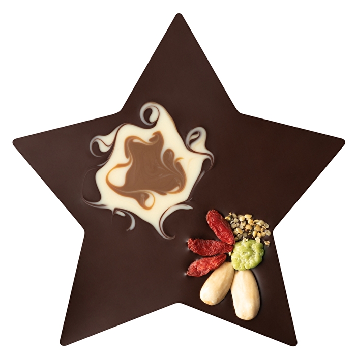 Der Stern mit dunkler Schoko von Zotter ist ein Schmuckstück aus dunkler Edelschokolade zum Naschen und Verschenken.