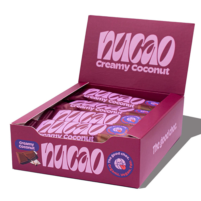 Die Creamy Coconut Riegel von nucao basieren auf Kokosnussmilchpulver und sind mit Kokoscreme gefüllt.