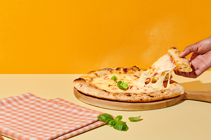 Zart schmelzender Gratinello Mozzarella-Style von Mondarella günstig bei kokku im veganen onlineshop kaufen.