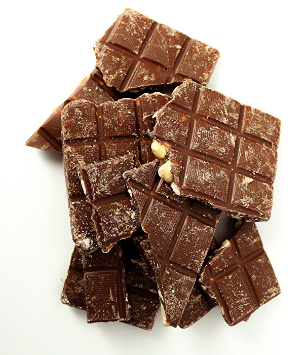 Außerdem enthält die vegane Bruchschokolade Supernuss von planeo Haselnusskrokant, was für den besonderen Nuss Crunch sorgt.