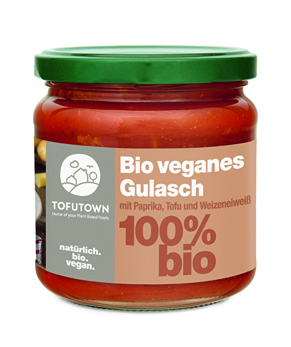 Dieses Bio veganes Gulasch im Glas von TOFUTOWN schmeckt nicht nur herzhaft lecker, sondern auch super schnell im Topf oder einer Mikrowelle zubereitet.