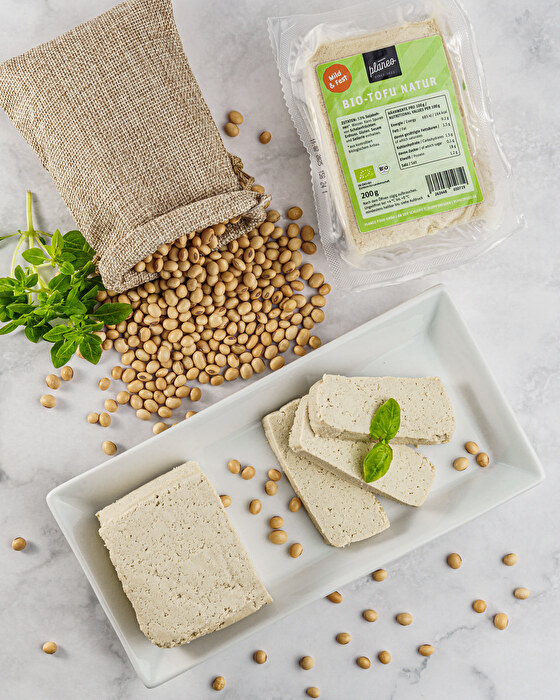 Der Bio Tofu Natur von planeo ist in der Küche ein idealer All-Rounder.