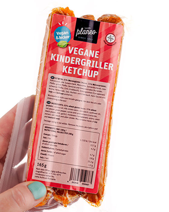 Keine Sorge: Die Vegane Kindergriller Ketchup von planeo kommen zu 100% ohne Kinder aus.