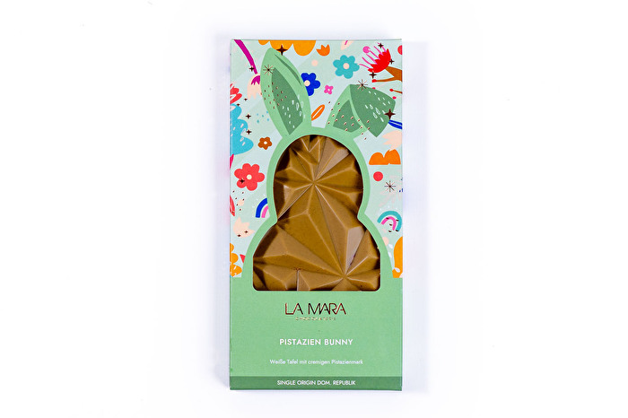 Pistazie Bunny von LA MARA Chocolaterie. Pistazie Bunny von LA MARA Chocolaterie vereint zartschmelzende weiße Schokolade mit einem cremigen Pistazienmark, das für einen nussigen, aromatischen Genuss sorgt.