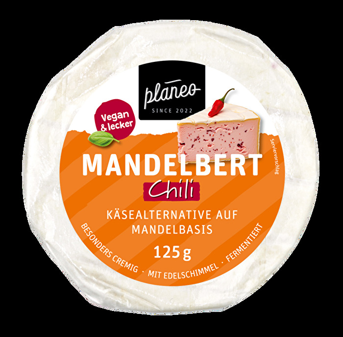 Der Mandelbert Chili von planeo ist eine wirklich gelungene vegane Camembert-Alternative mit einem gesunden Maß an feurigen Chilis.