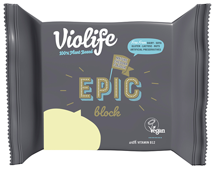 Der Epic Mature Block von Violife hat mit seinem herrlich-intensiven Cheddargeschmack großes Snackpotential und könnte im Nu aufgefuttert sein - also schnell zugreifen!