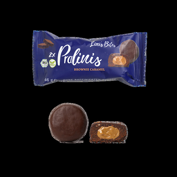 Was entsteht wenn zartschmelzende Cashew-Kokos-Creme auf vollmundige Schokolade und weichen Keks trifft? In diesem Fall sind es die grandiosen Brownie Caramel Pralinis von Lini's Bites.