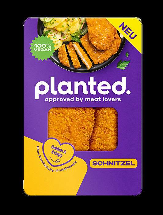 Die veganen Schnitzel von planted schmecken wie das Original und sind knusprig paniert. In der Pfanne sind die zwei Schnitzel außerdem schnell zubereitet.