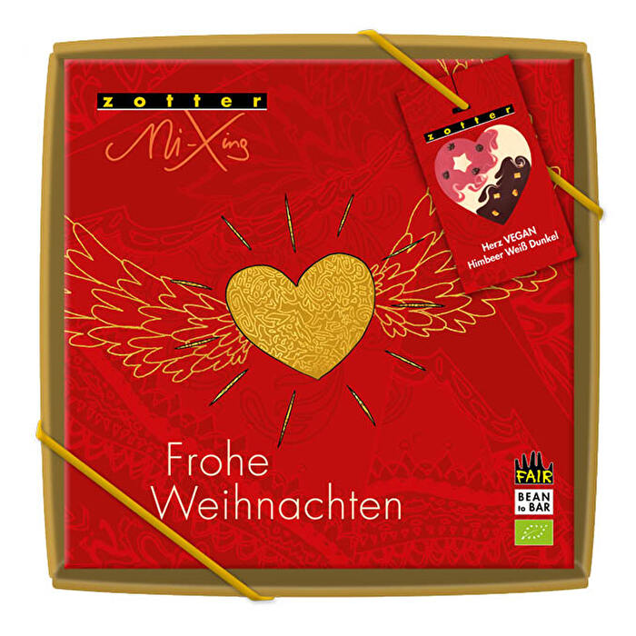 Die wunderschöne Farbe dieses veganen Herzens aus Himbeer-Kokos von Zotter entsteht allein durch viele viele Himbeeren.