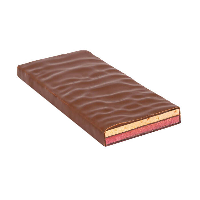 Die Schöne Weihnachtszeit Schokolade von Zotter hebt sich bereits durch die leuchtend pinke Farbe von den meisten anderen Schokoladen ab.