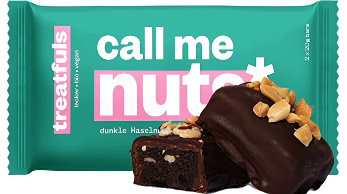 Die dunklen Haselnussriegel °call me nuts° von treatfuls sind köstliche Schokoriegel auf der Basis von Datteln.