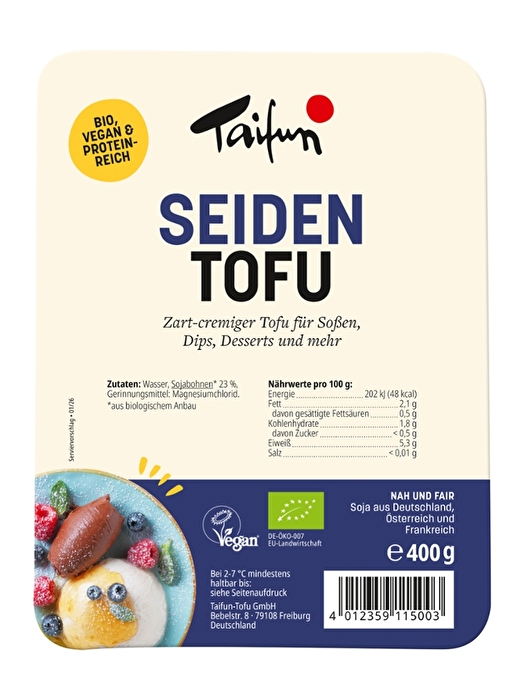 Der traditionell japanische Seidentofu von Taifun liegt in bester Demeter-Qualität vor und eignet sich ganz ausgezeichnet zur Zubereitung von Süßspeisen, Dips oder Saucen.