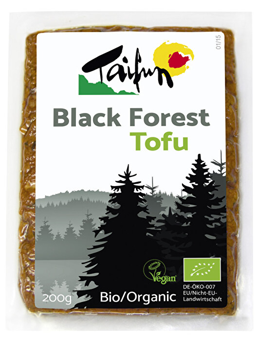 der Tofu Black Forest von Taifun ist durch die außergewöhnliche Kombi aus deftigem Kümmel, Kräutern und Zwiebeln wirklich lecker geworden.