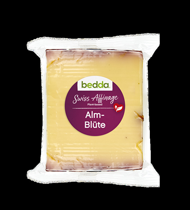 Der Swiss Affinage Almblüte Blöckli von bedda ist eine vegane Käsealternative, die nach Schweizer Affinage hergestellt wurde.