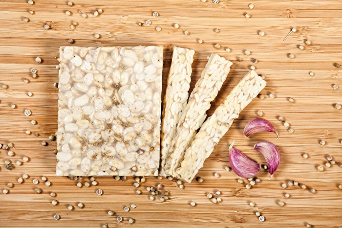 Tempeh Knoblauch-Koriander von Tempehmanufaktur günstig im Veganshop bei kokku-online.de bestellen.