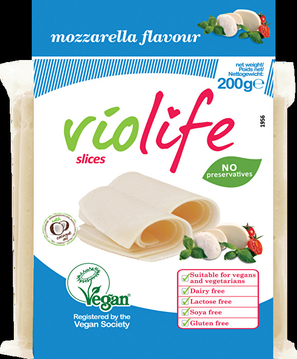 Mozzarella-LiebhaberInnen aufgepasst: Die Mozzarella Scheiben von Violife sind die vegane Alternative zum beliebten italienischen Weichkäse!